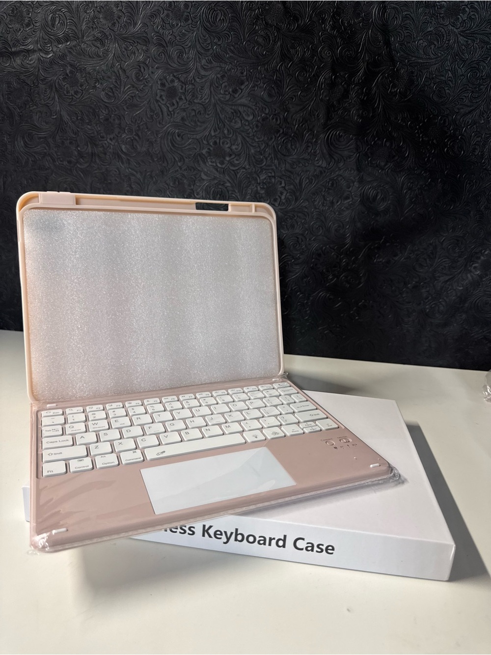 iPad Wireless Keyboard Case Featuring Built-in Trackpad and Detachable Mag Cover